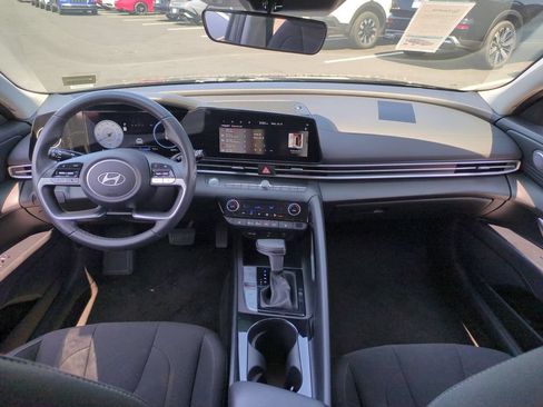 Used 2025 Hyundai Elantra SEL FWD image 26