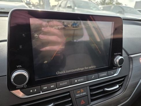 Used 2025 Nissan Altima 2.5 SV image 11