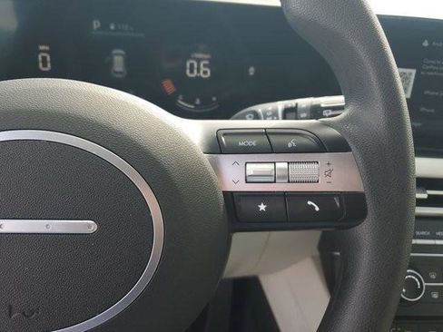 Certified 2025 Hyundai Tucson SE image 26