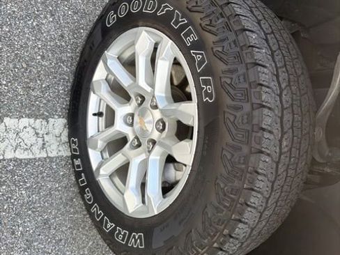 Used 2024 Chevrolet Silverado 1500 LT w/ Z71 Off-Road Package AWD/4WD image 4