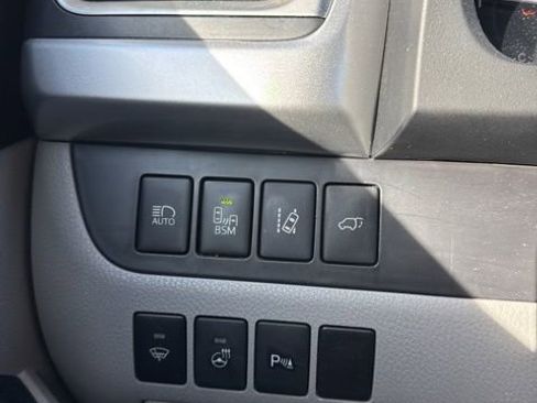Used 2015 Toyota Highlander Limited Platinum AWD/4WD image 19