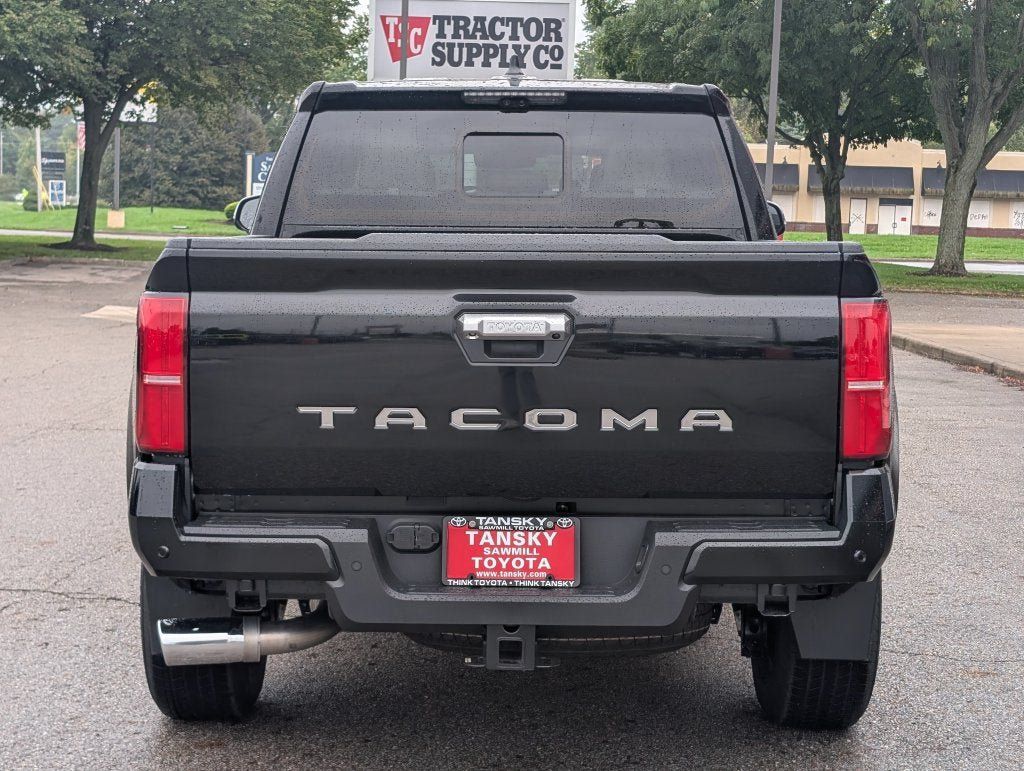 Used 2026 Toyota Tacoma Limited AWD/4WD image 5