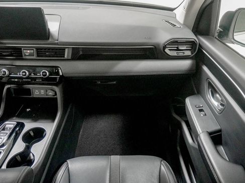 Used 2025 Honda Pilot Touring image 32