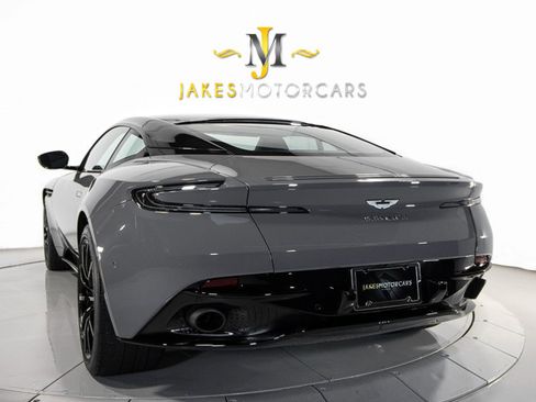 Used 2019 Aston Martin DB11 AMR image 9