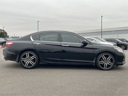 Used 2016 Honda Accord Touring image 37