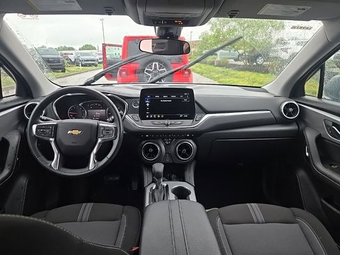 Used 2025 Chevrolet Blazer LT FWD image 5