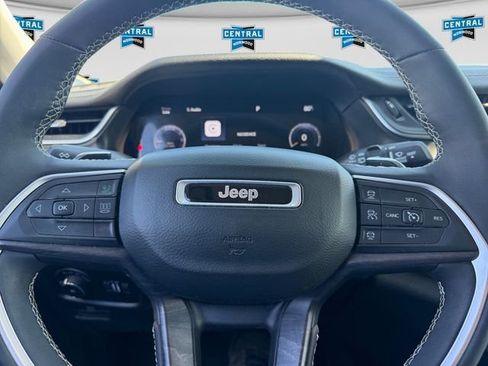 Used 2023 Jeep Grand Cherokee L Limited AWD/4WD image 18