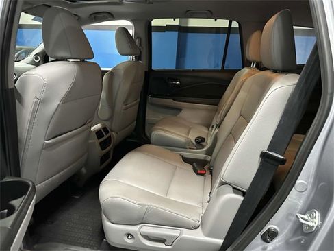 Certified 2022 Honda Pilot Touring image 18