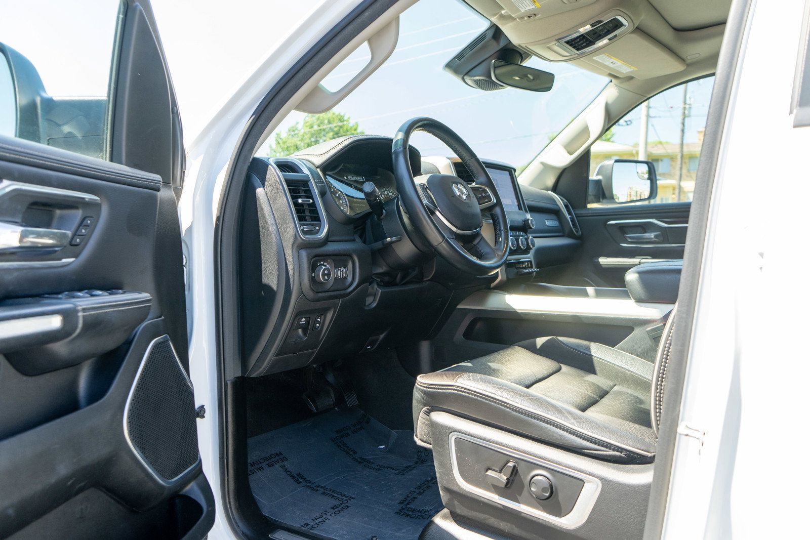 Used 2022 RAM 1500 Laramie AWD/4WD image 13