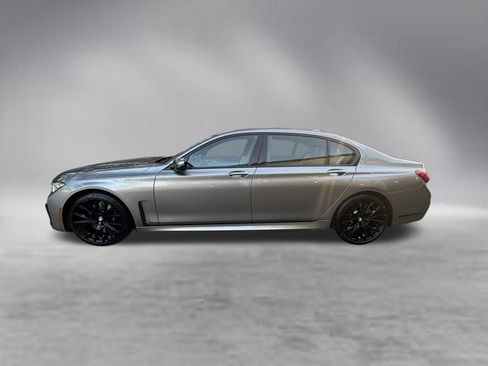 Used 2022 BMW 740i w/ M Sport Package RWD image 8