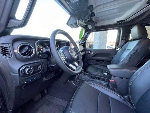 Used 2024 Jeep Wrangler Unlimited Sahara w/ Technology Group AWD/4WD image 12