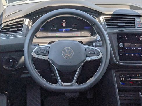 Certified 2023 Volkswagen Tiguan SE FWD image 12