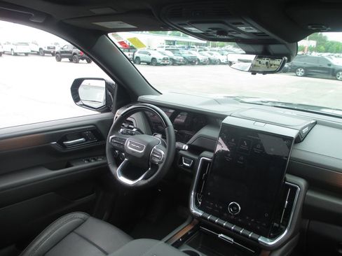 Used 2025 GMC Yukon Denali w/ Denali Reserve Package AWD/4WD image 32