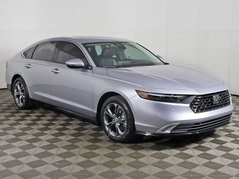Used 2025 Honda Accord EX-L image 2