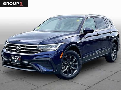 Used 2023 Volkswagen Tiguan SE w/ Panoramic Sunroof Package