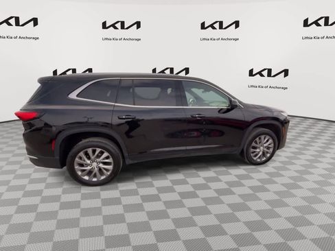 Used 2025 Buick Enclave Preferred AWD/4WD image 3
