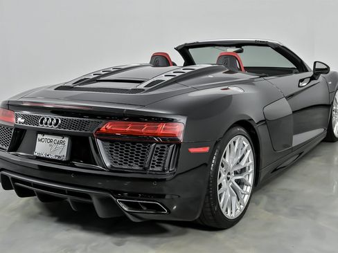 Used 2017 Audi R8 V10 w/ Ceramic Brake Package image 12