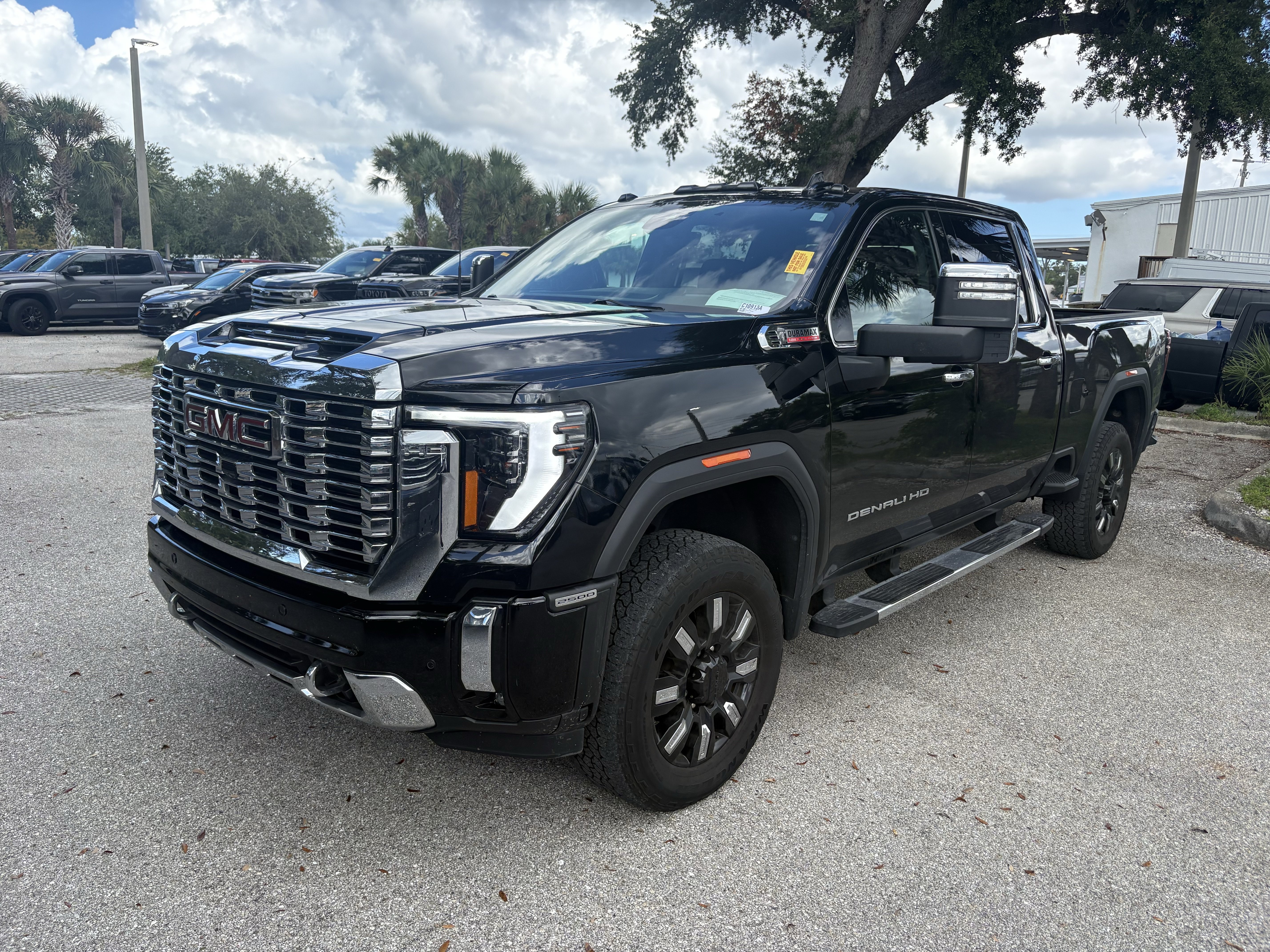 Used 2024 GMC Sierra 2500 Denali w/ Denali Reserve Package AWD/4WD image 3