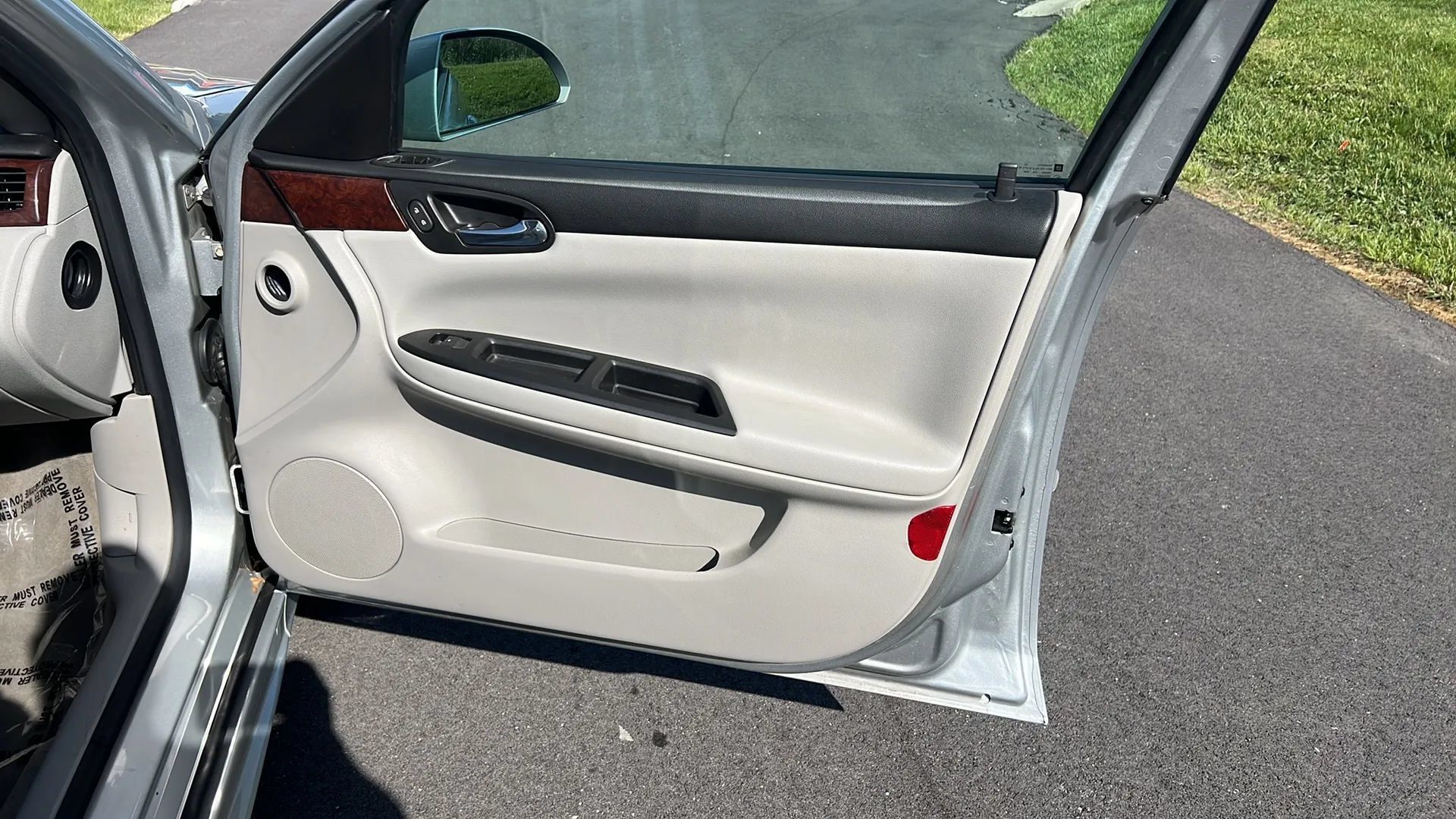 Used 2011 Chevrolet Impala LT FWD image 17