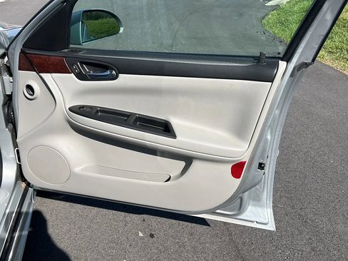 Used 2011 Chevrolet Impala LT FWD image 17