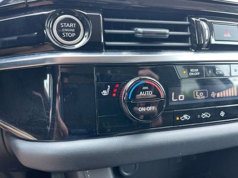 Used 2024 Nissan Pathfinder SV image 21