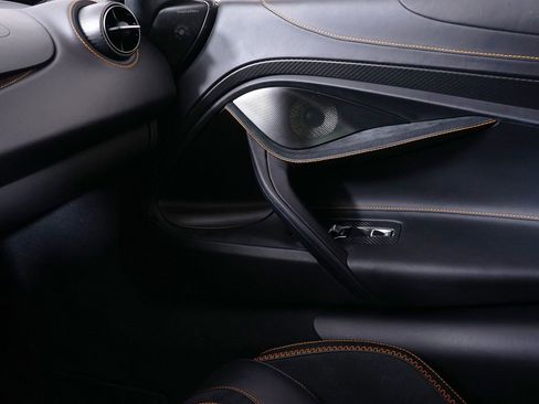 Used 2024 McLaren 750S RWD image 8