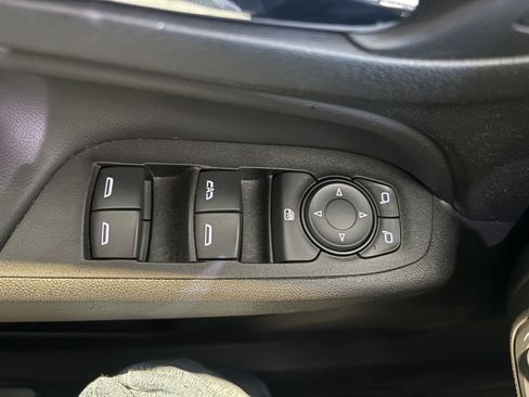 Used 2020 Chevrolet Equinox LT image 10