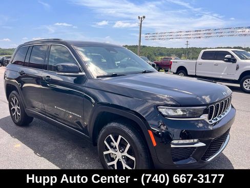 Used 2023 Jeep Grand Cherokee Limited AWD/4WD image 3