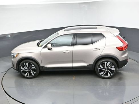 Used 2024 Volvo XC40 B5 Plus w/ Climate Package AWD/4WD image 46
