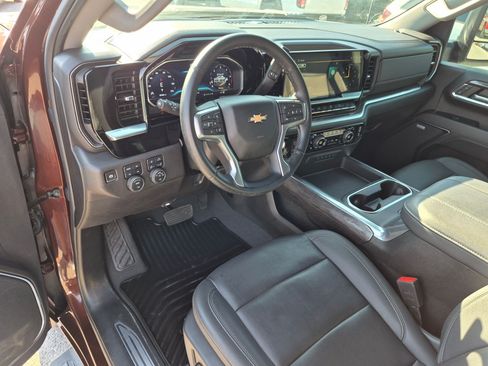 Used 2024 Chevrolet Silverado 2500 LTZ w/ LTZ Plus Package AWD/4WD image 14