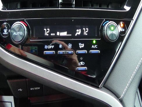 Used 2024 Toyota Camry SE image 29