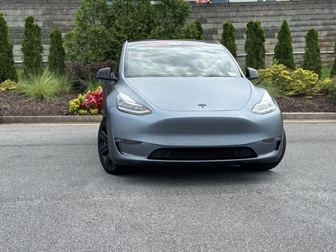 Used 2022 Tesla Model Y Long Range AWD/4WD image 2