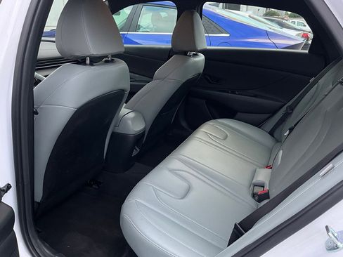 Used 2025 Hyundai Elantra Limited image 11
