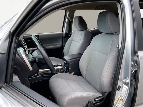 Used 2018 Toyota Tacoma SR5 image 15