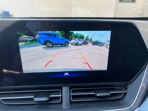 Used 2025 Chevrolet Trax LT FWD image 48