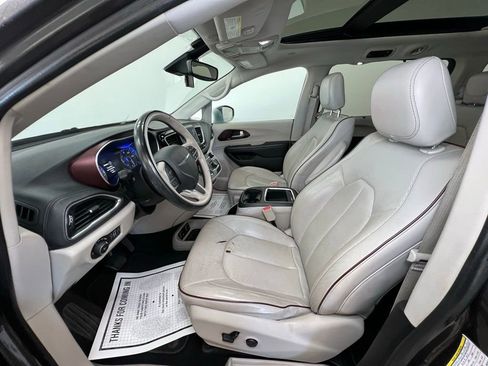 Used 2017 Chrysler Pacifica Limited w/ Advanced Safetytec Group image 4