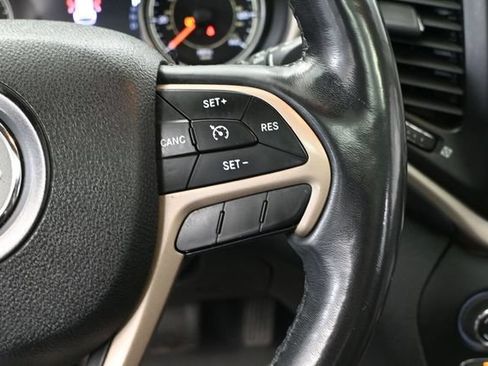 Used 2015 Jeep Cherokee Limited w/ Luxury Group AWD/4WD image 30