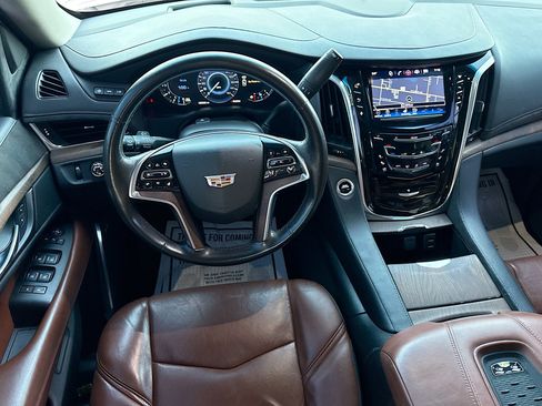 Used 2016 Cadillac Escalade Luxury RWD image 17