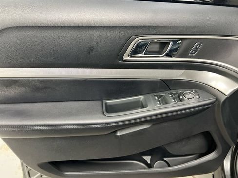 Used 2016 Ford Explorer XLT w/ Equipment Group 202A AWD/4WD image 21