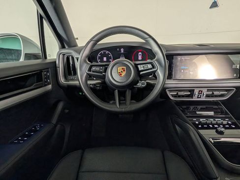 Certified 2024 Porsche Cayenne AWD/4WD image 19