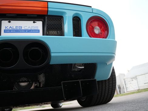 Used 2006 Ford GT RWD image 30