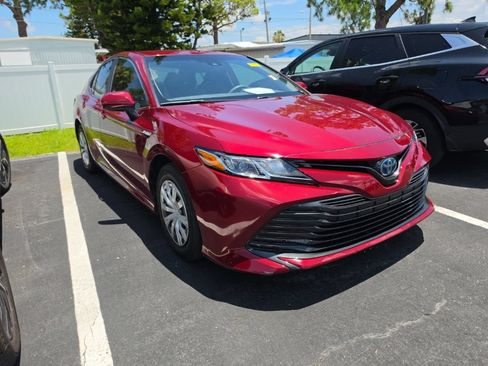 Used 2020 Toyota Camry LE FWD image 3