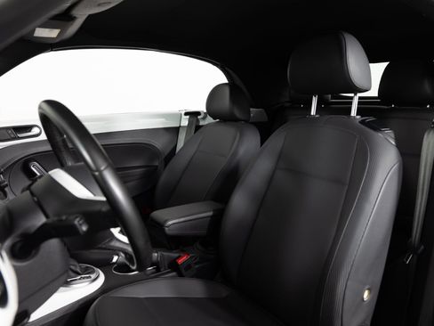 Used 2019 Volkswagen Beetle 2.0T SE w/ SE Premium Package FWD image 16