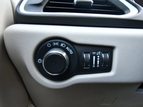 Used 2024 Chrysler Voyager LX FWD image 20