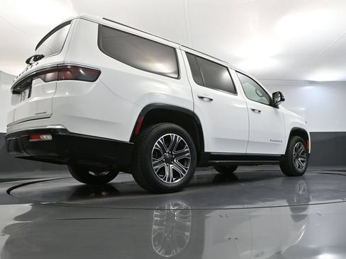 Used 2023 Jeep Wagoneer Series II AWD/4WD image 40