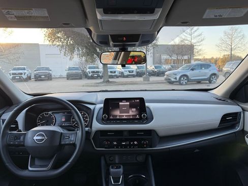 Used 2025 Nissan Rogue SV image 36