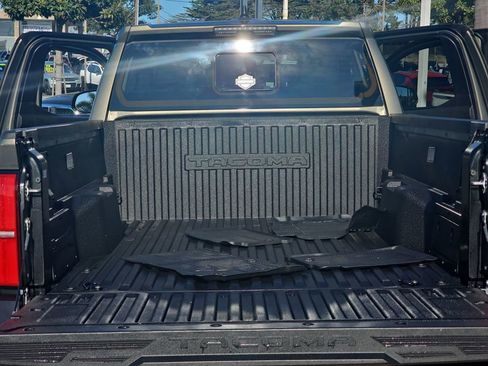 Used 2025 Toyota Tacoma Trailhunter image 12