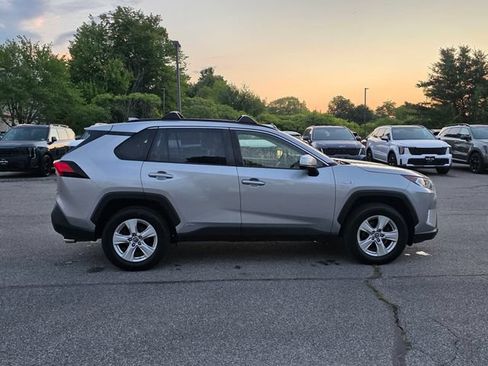 Used 2019 Toyota RAV4 XLE w/ Convenience Package AWD/4WD image 9