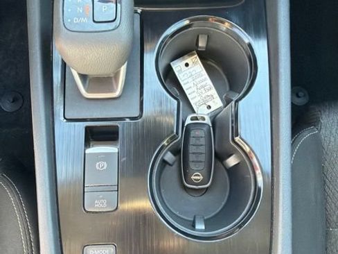 Used 2025 Nissan Rogue SV FWD image 14
