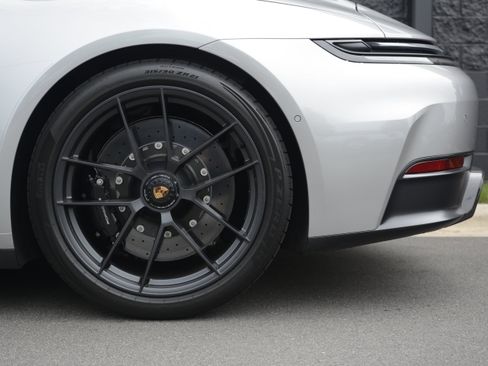Certified 2026 Porsche 911 Targa 4 GTS AWD/4WD image 32